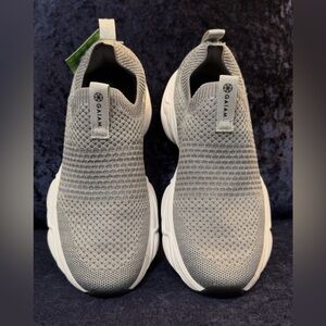 GAIAM Light Gray Knit Sneakers